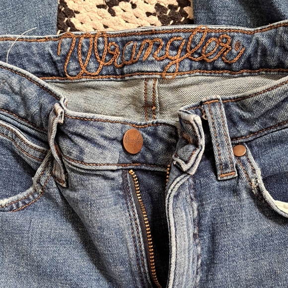 Wrangler High Rise Trumpet Flares - Picture 4 of 7